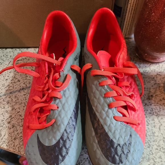 Ladies football cleats - Picture 2 of 3